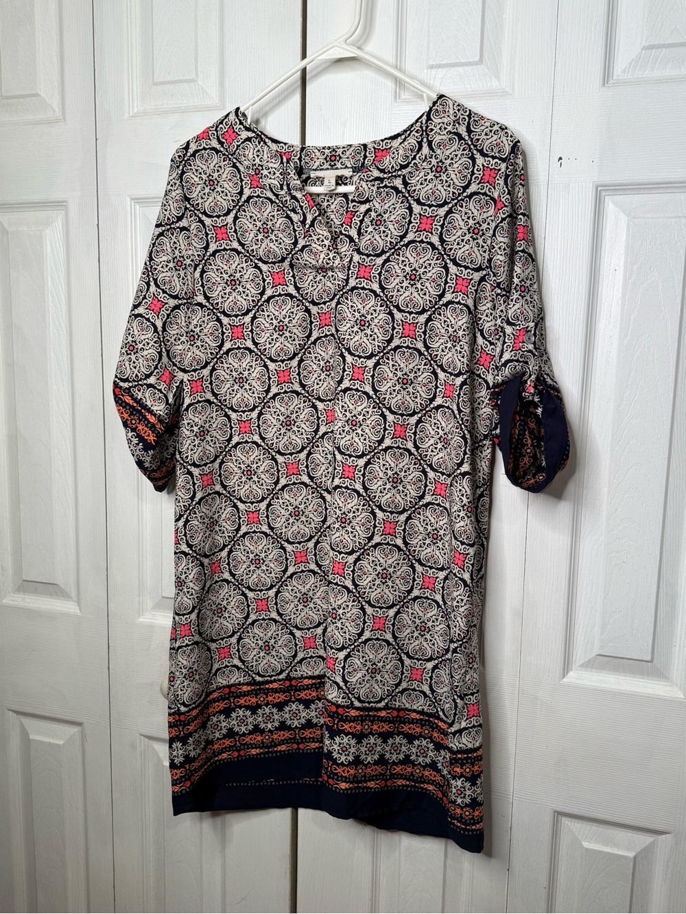 Freeway Navy/Coral Medallion Rose Roll-Tab Sleeve Shift Dress, Size L